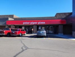 Peter Piper Pizza outside