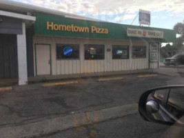 Hometown Pizza outside