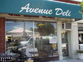 Avenue Deli outside