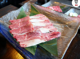 Momo Sukiyaki & Shabu Shabu food