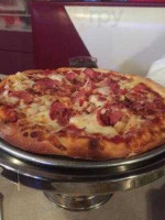 Sam Louie's Italian New York Pizzeria food