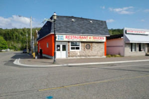 Blue Bird And Tavern outside