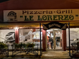 Le Lorenzo outside