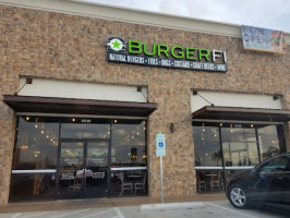 Burgerfi outside