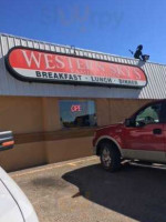 Western Sky's Family Diner outside