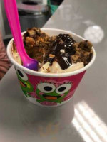 Sweet Frog Frozen Yogurt food