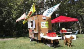 Towpath Trail Snack Shack outside