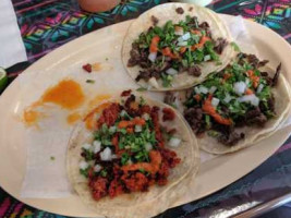 Taqueria Sin Frontera food