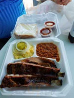 Whup's Boomerang Barbecue food