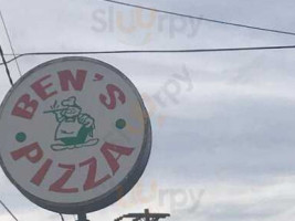 Ben's Pizzas food