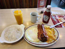 Huddle House food