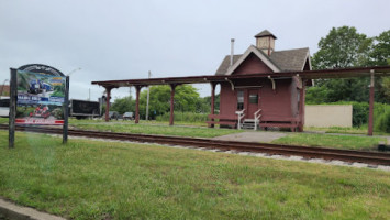 Newport Dinner Train outside