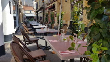 Le Bistro du Coin inside