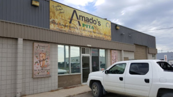 Amado's Pita outside