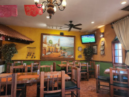 Los Magueyes inside