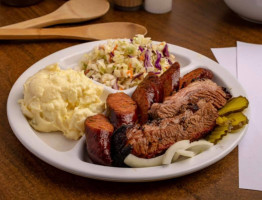 Bubba's Smokehouse food