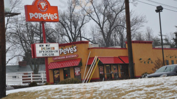 Popeyes Louisiana Kitchen outside