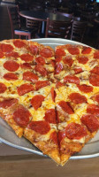 Me-n-ed's Pizza Parlor food