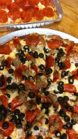 Me-n-ed's Pizza Parlor food