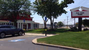 Bob Evans Farms Restaurant outside