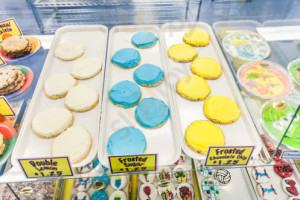 Eileen's Colossal Cookies food