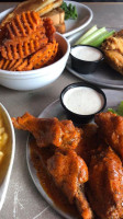 Pluckers Wing food