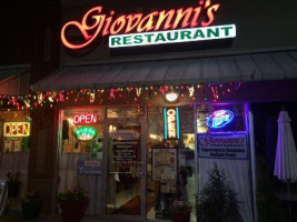 Giovanni's outside