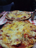 Pizza Bonici food