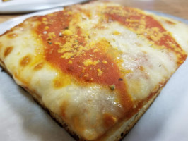 Enzo's Pizza food