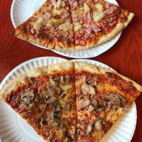 Delosa's Pizza food