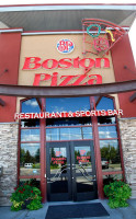 Boston Pizza outside