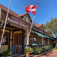 Mortensen's Danish Bakery outside