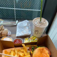 Shake Shack Downtown Crossing food