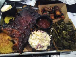 Wayward Smokehouse North food