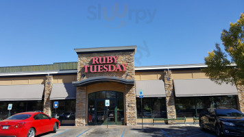 Ruby Tuesday outside