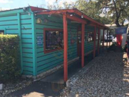 Sandy's Hamburger Hut outside