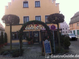 Cafe Gut outside