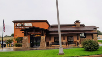 Longhorn Steakhouse outside