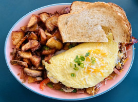 Nelson's Market Marlins' Cafe food