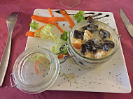 La Pierre A Clous food