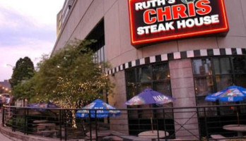 Ruth's Chris Steak House outside