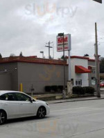 The Habit Burger Grill outside