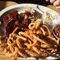 Tastebuds Smokehouse food