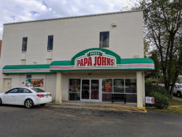 Papa Johns Pizza outside