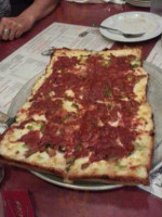 Loui's Pizza food