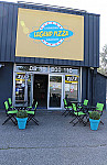 Legend'Pizza outside