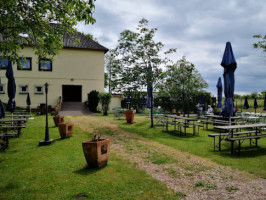 Café Biergarten Bellevue inside