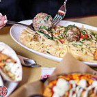 Boston Pizza food