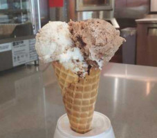 Overland Pizza Co. Ice Creamery inside