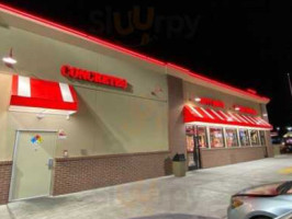 Freddy's Frozen Custard Steakburgers outside